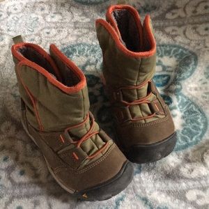 Keen boots size 9t